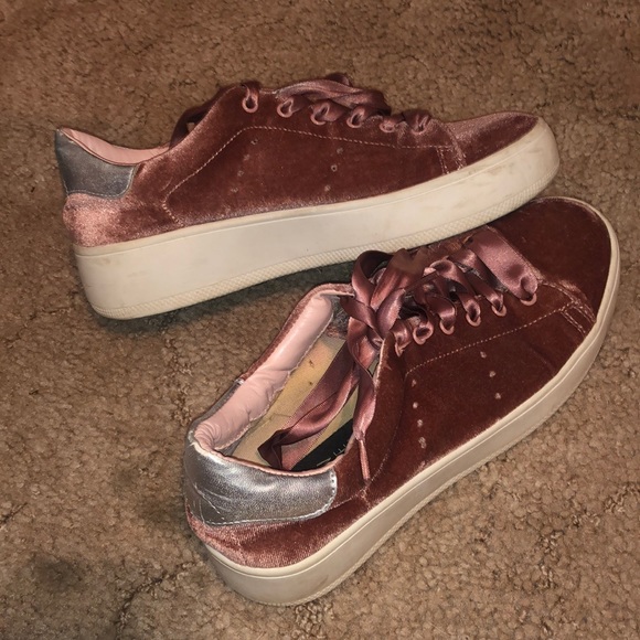 STEVE MADDEN SNEAKERS - Picture 1 of 3